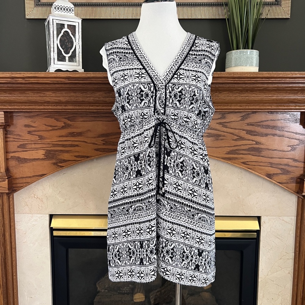 White House Black Market Empire Bohemian Print‎ Sleeveless Top Size: 4